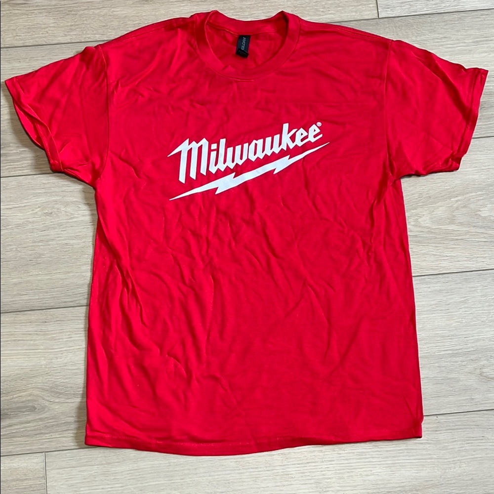 NWOT Milwaukee Red Graphic Tee - Men's Crew Neck Short Sleeve Shirt Size Large